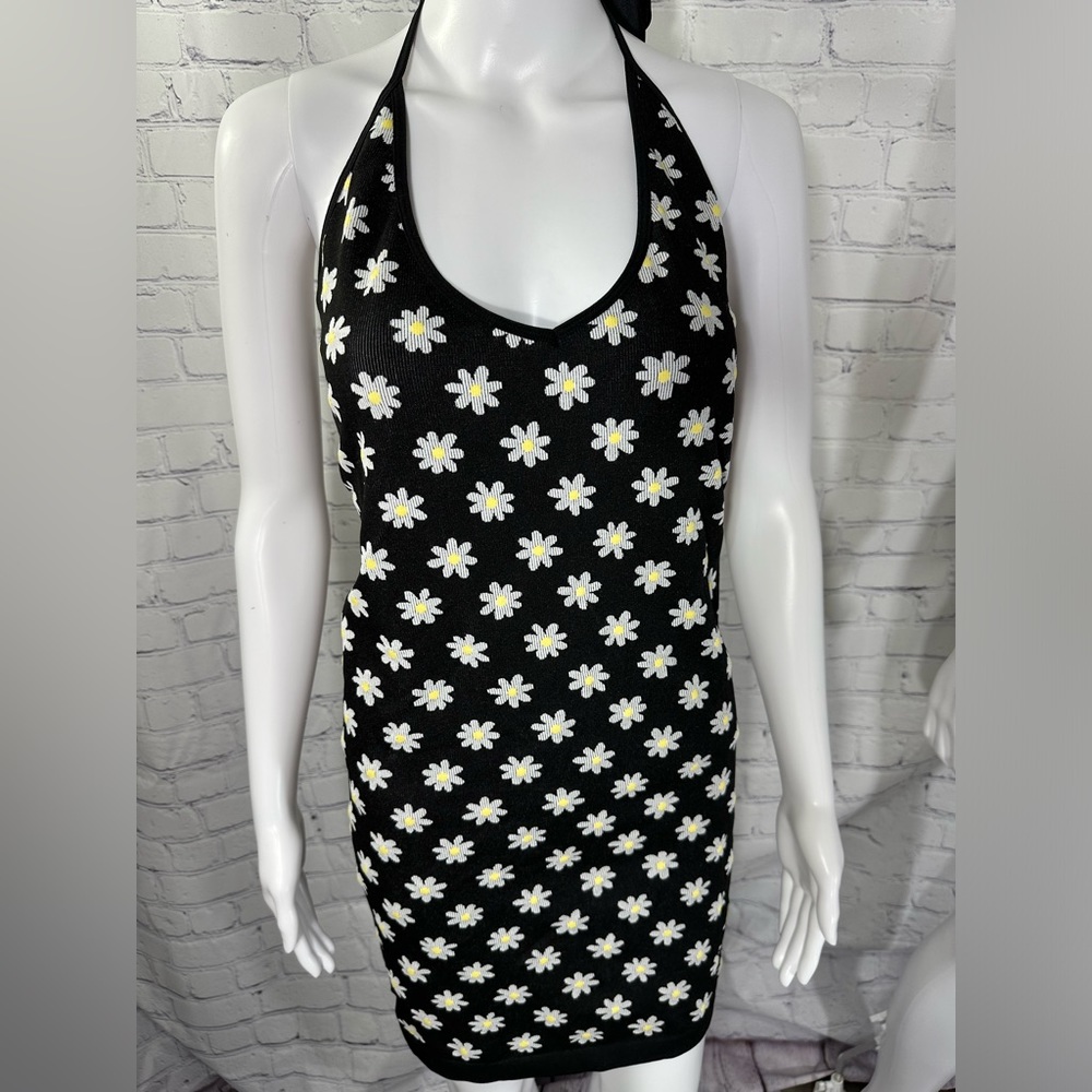 Daisy v neck tie dress